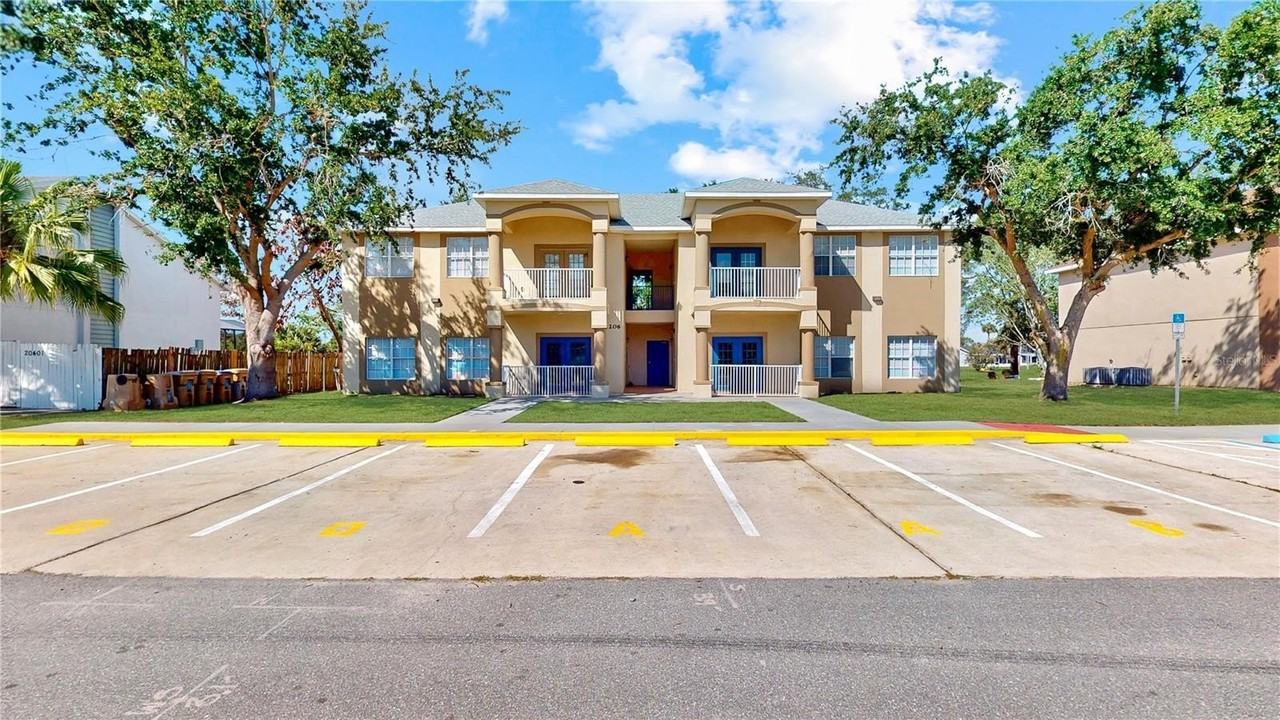 206 Majors Ln #D