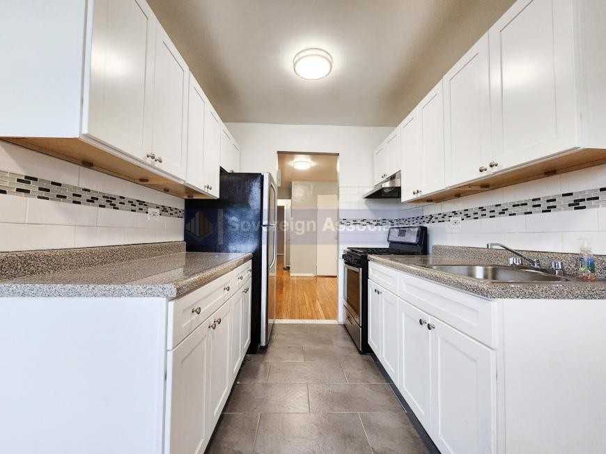 210 W 251st St - Photo 5 of 9