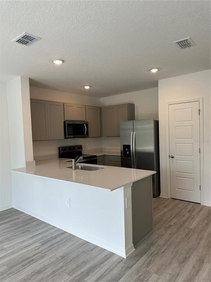 1823 Rock Elm Rd - Photo 2 of 10