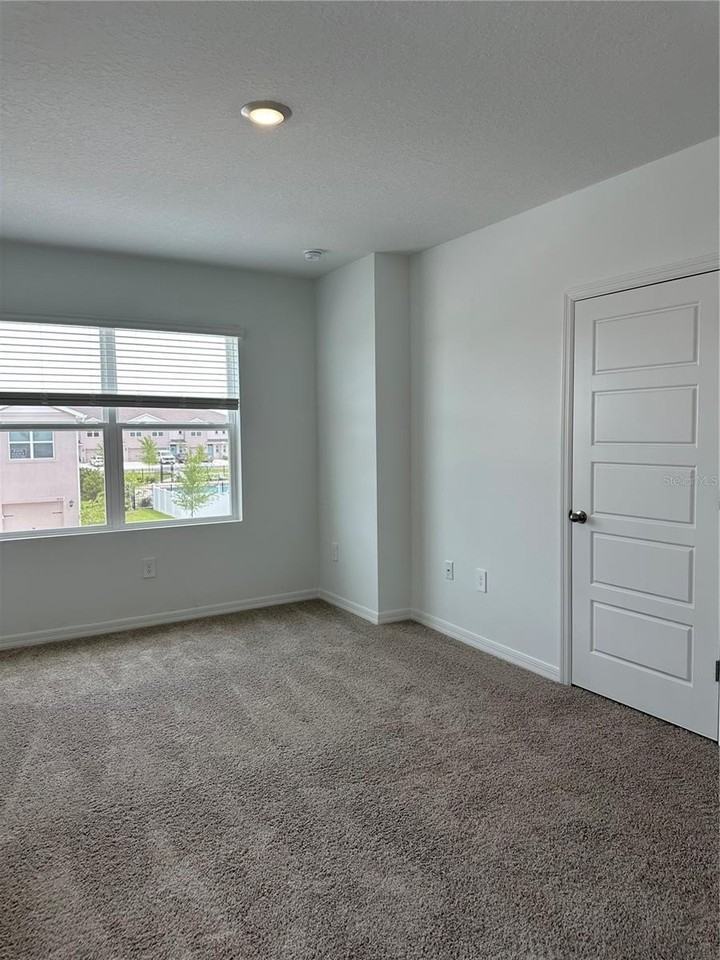 1823 Rock Elm Rd - Photo 4 of 10