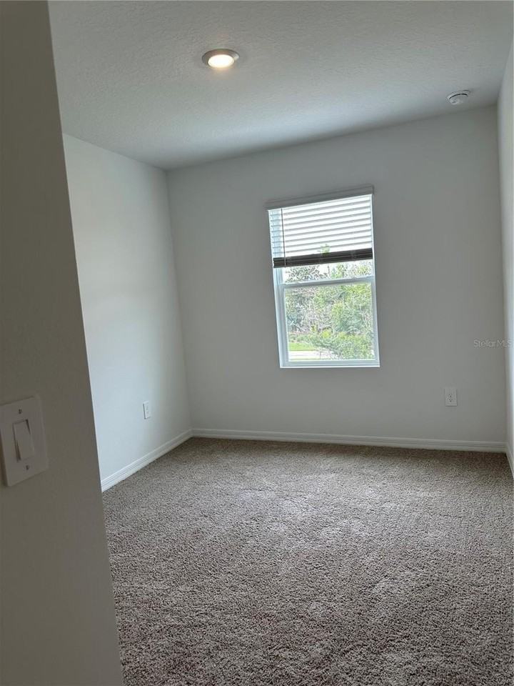 1823 Rock Elm Rd - Photo 6 of 10