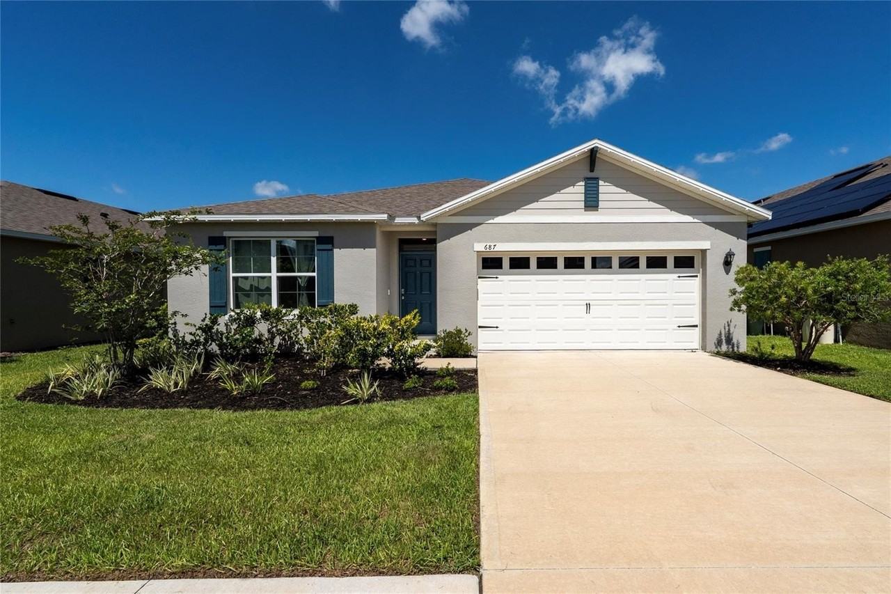 687 Griffon Ave - Photo 4 of 35