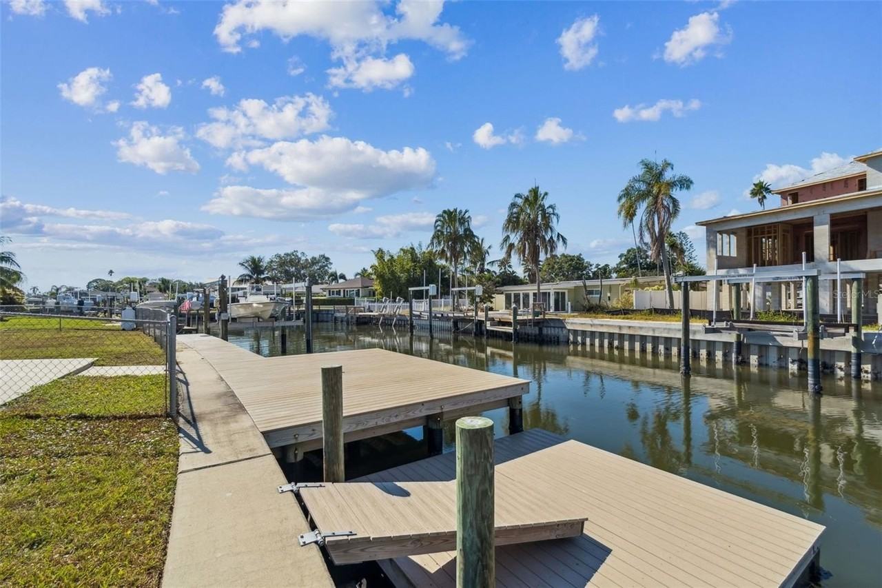 1733 Bayou Grande Blvd Ne - Photo 2 of 25