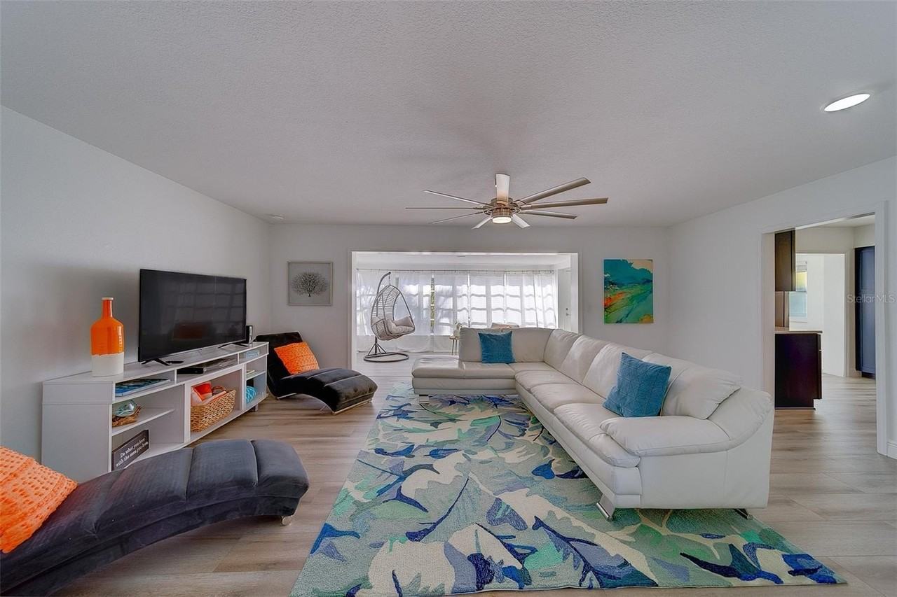 2109 Bayshore Dr - Photo 5 of 39
