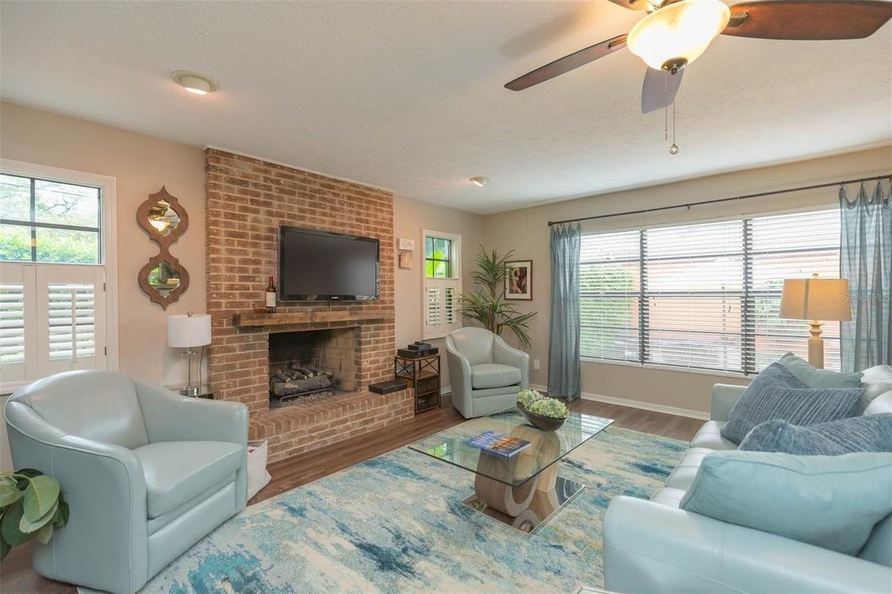 702 W Bay St #A - Photo 7 of 22