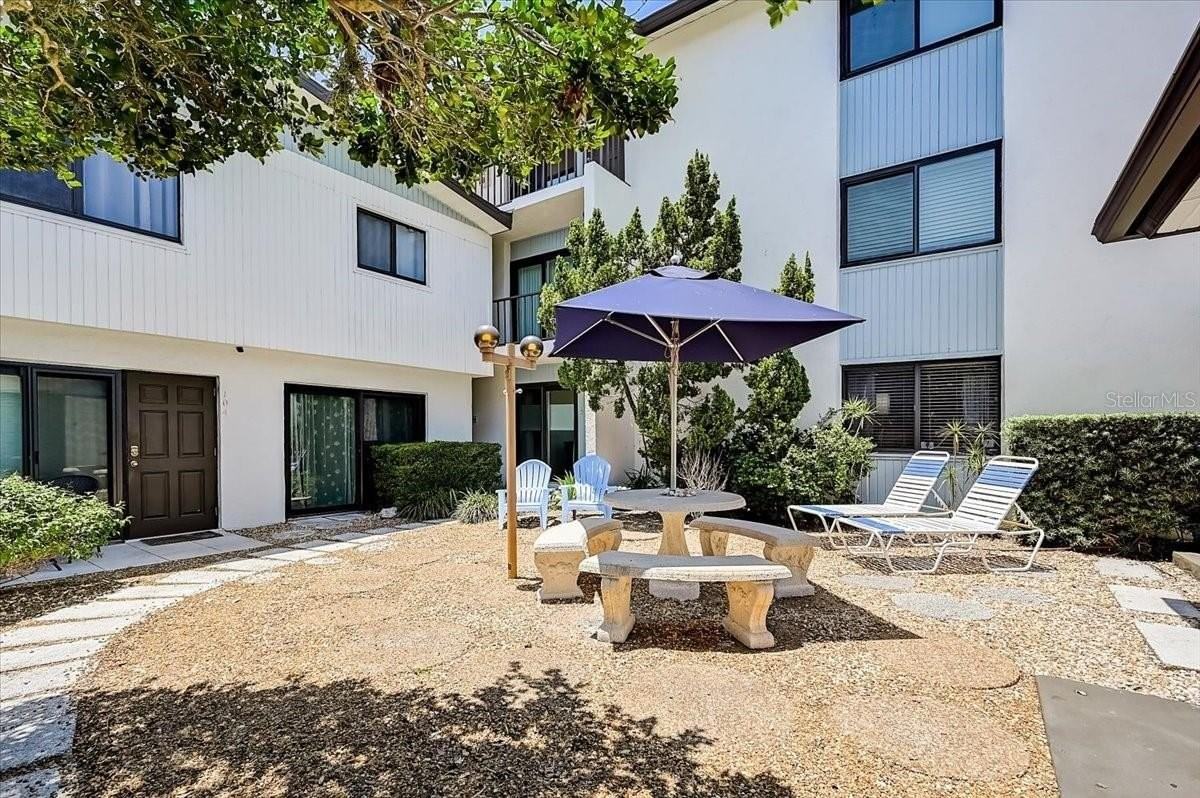 722 S Blvd Of The Presidents #105 - Photo 3 of 23