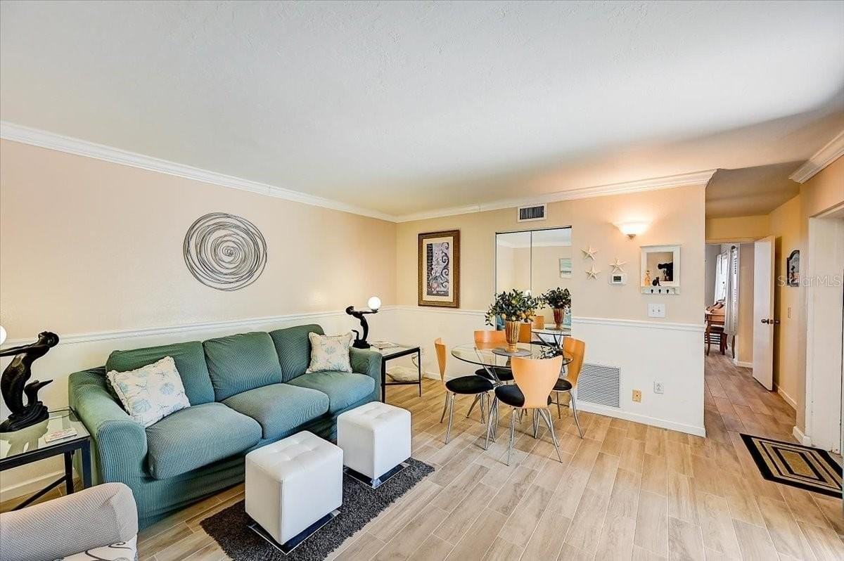 722 S Blvd Of The Presidents #105 - Photo 6 of 23