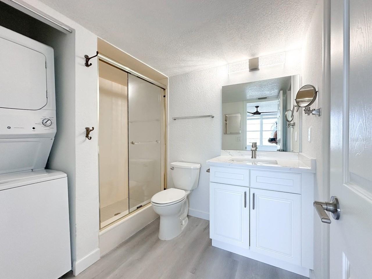 7910 Sun Island Dr S #101 - Photo 5 of 27