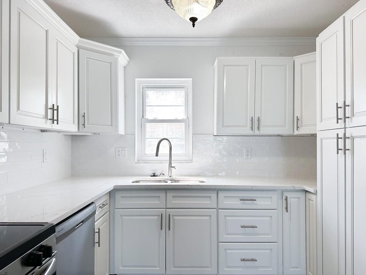 7910 Sun Island Dr S #101 - Photo 7 of 27