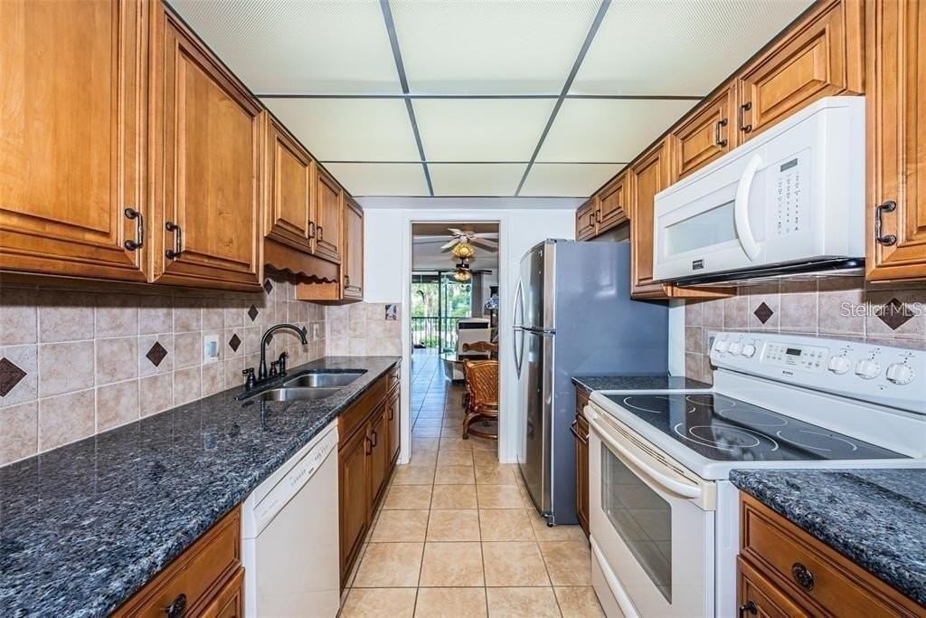 1324 Pasadena Ave S #205 - Photo 3 of 34