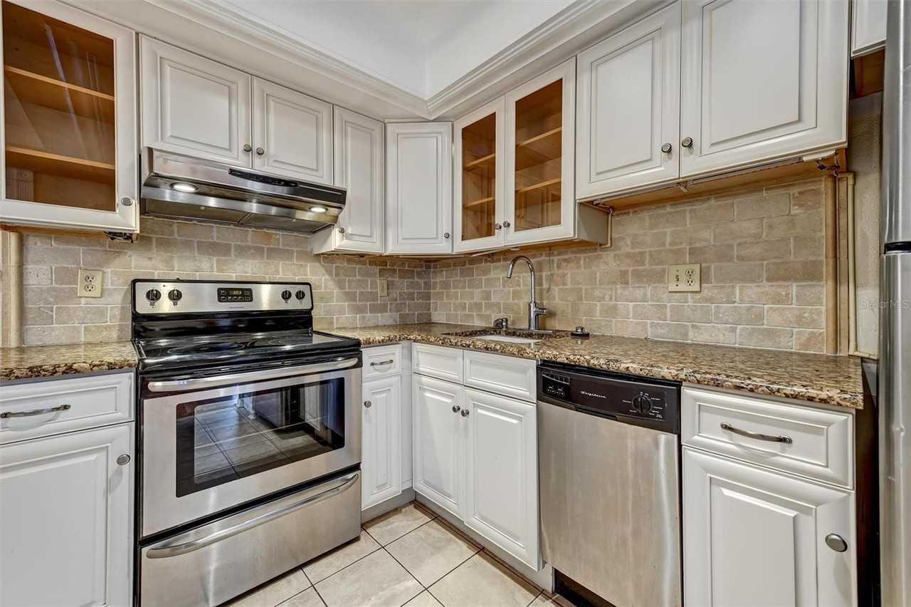 2833 Orange Tree Cir N #C - Photo 3 of 33