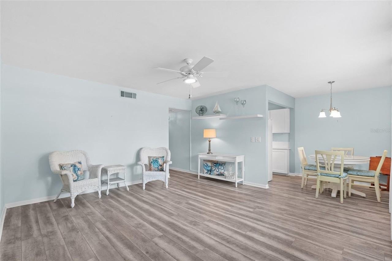 209 Ne Lincoln Cir N #109 - Photo 4 of 24