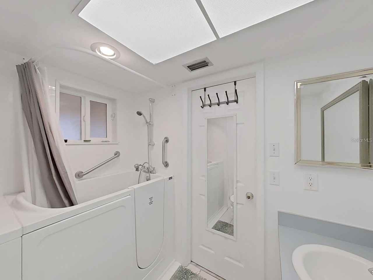 215 Valencia Blvd #213 - Photo 6 of 14