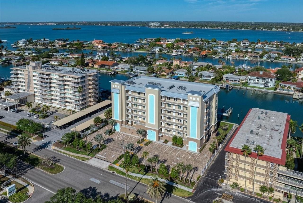 125 Island Way #402