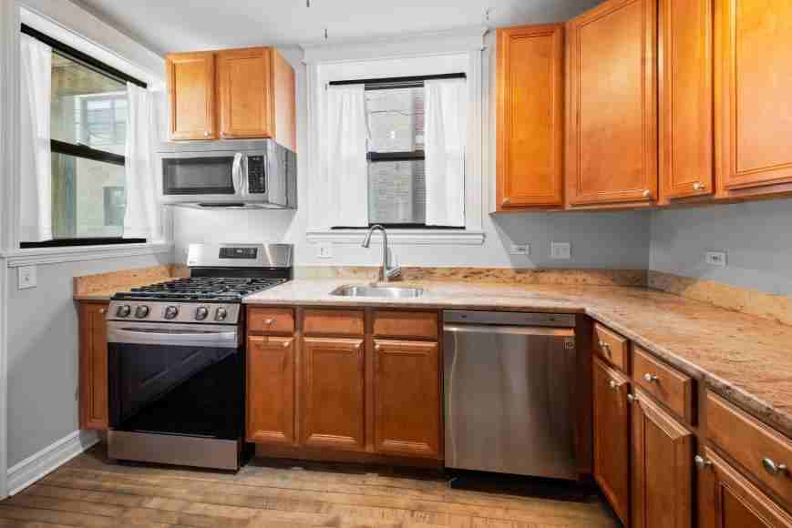 2211 W Winona St - Photo 2 of 10