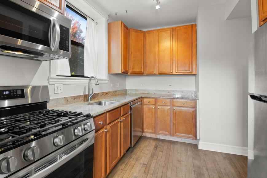 2211 W Winona St - Photo 3 of 10
