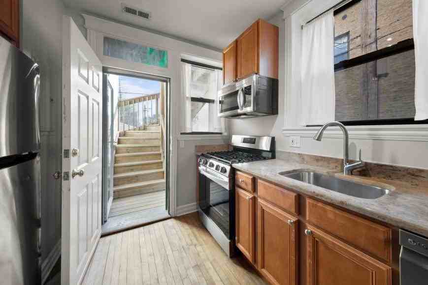 2211 W Winona St - Photo 4 of 10