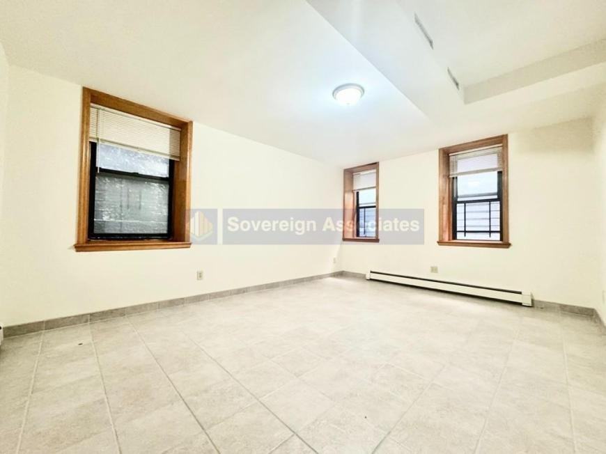 81 Cabrini Blvd - Photo 4 of 10