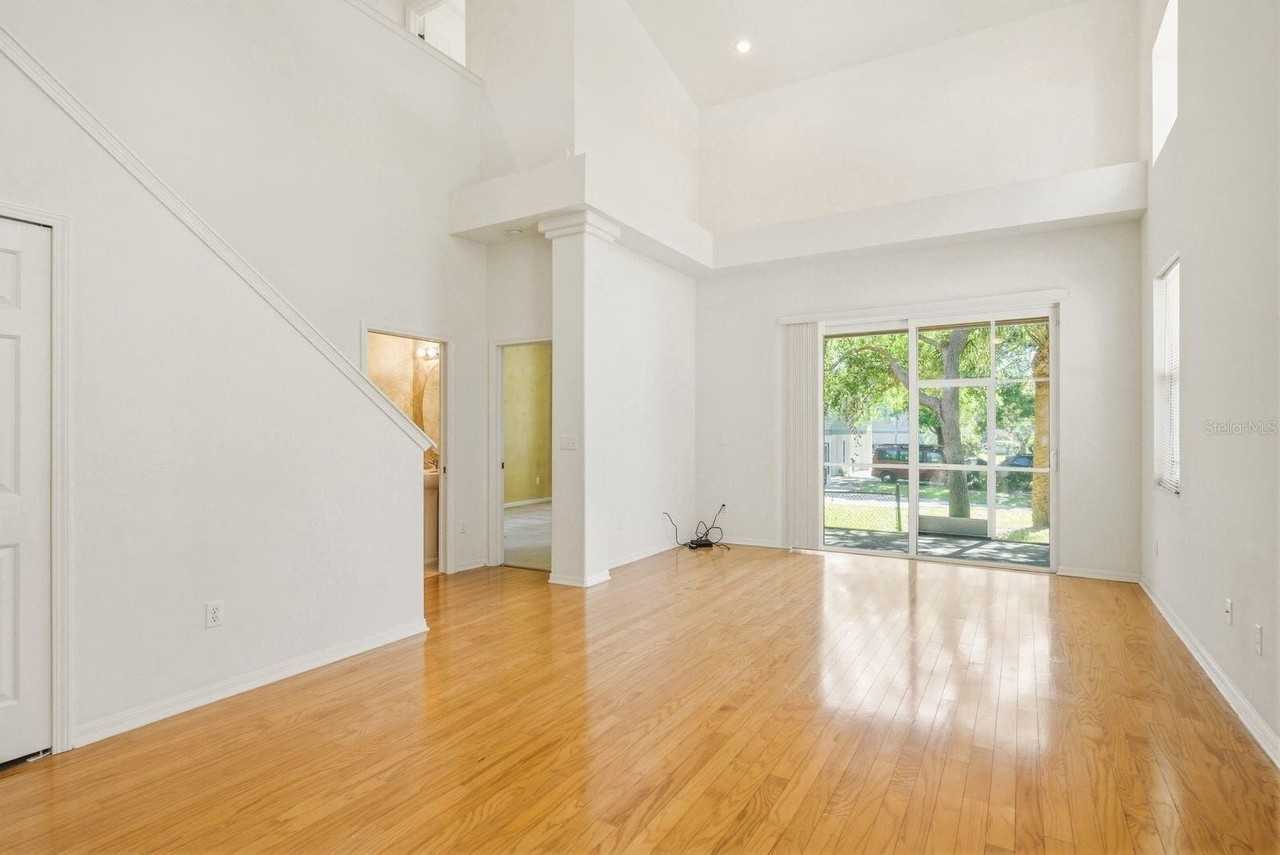1405 Ridge Ter - Photo 3 of 29