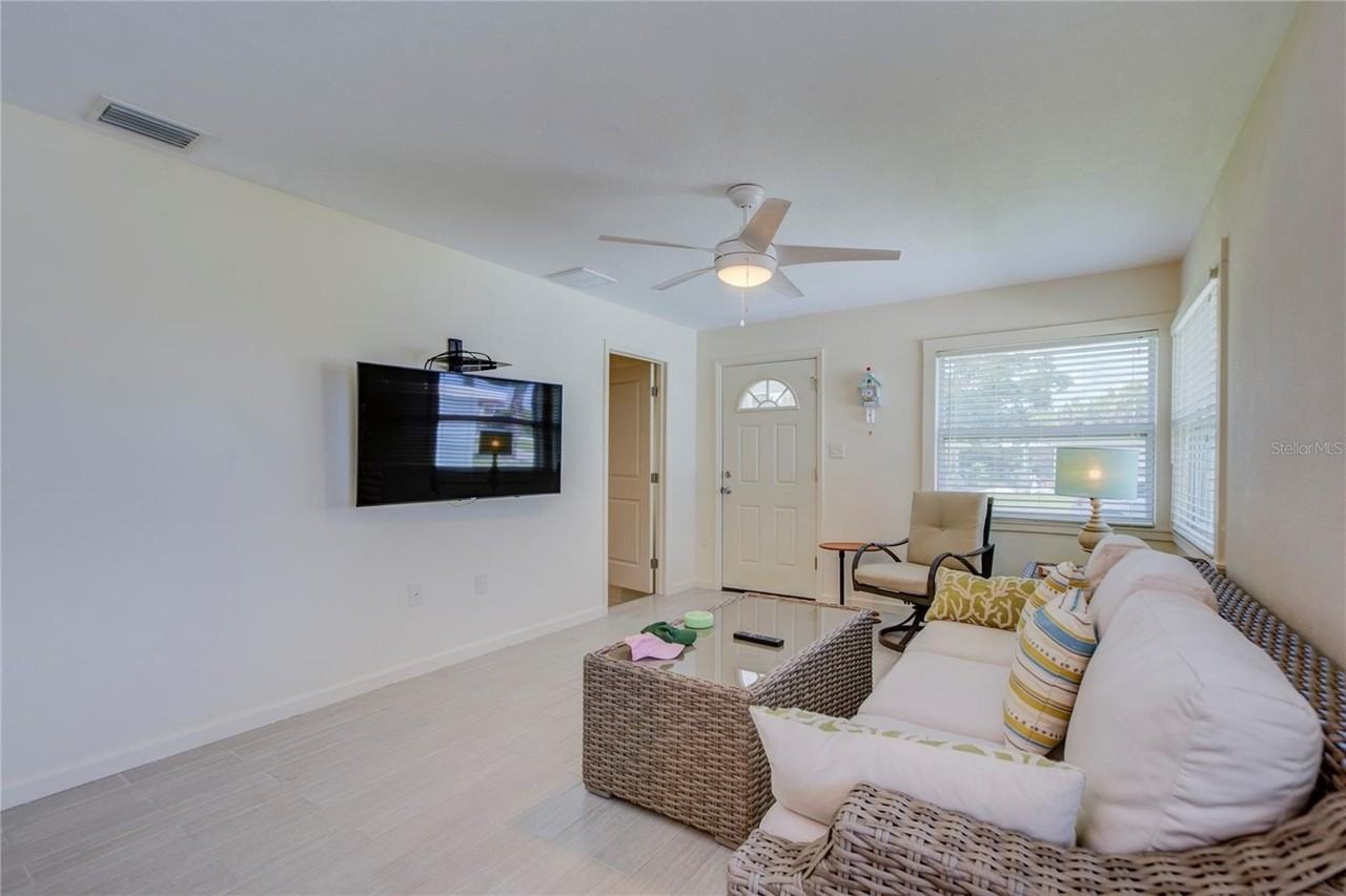 3200 W De Bazan Ave - Photo 5 of 11