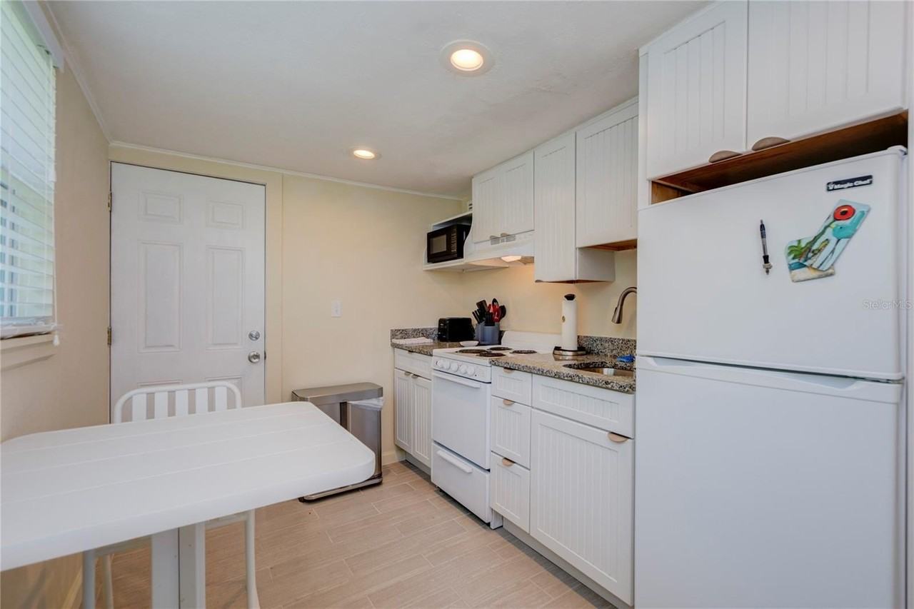 3200 W De Bazan Ave - Photo 6 of 11