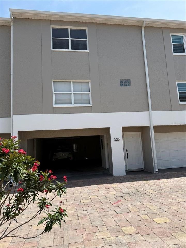1117 Pinellas Bayway S #303