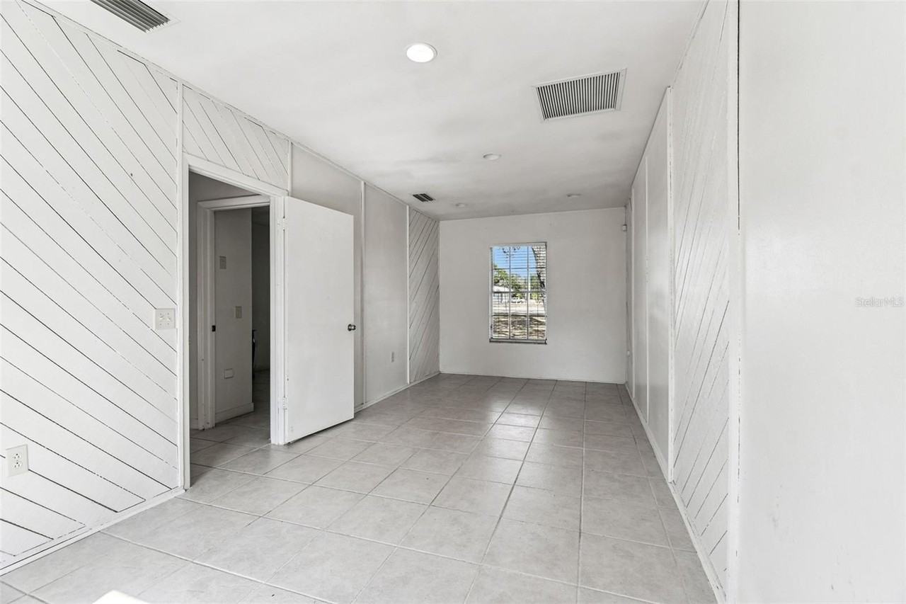 855 E Brandon Blvd - Photo 4 of 16