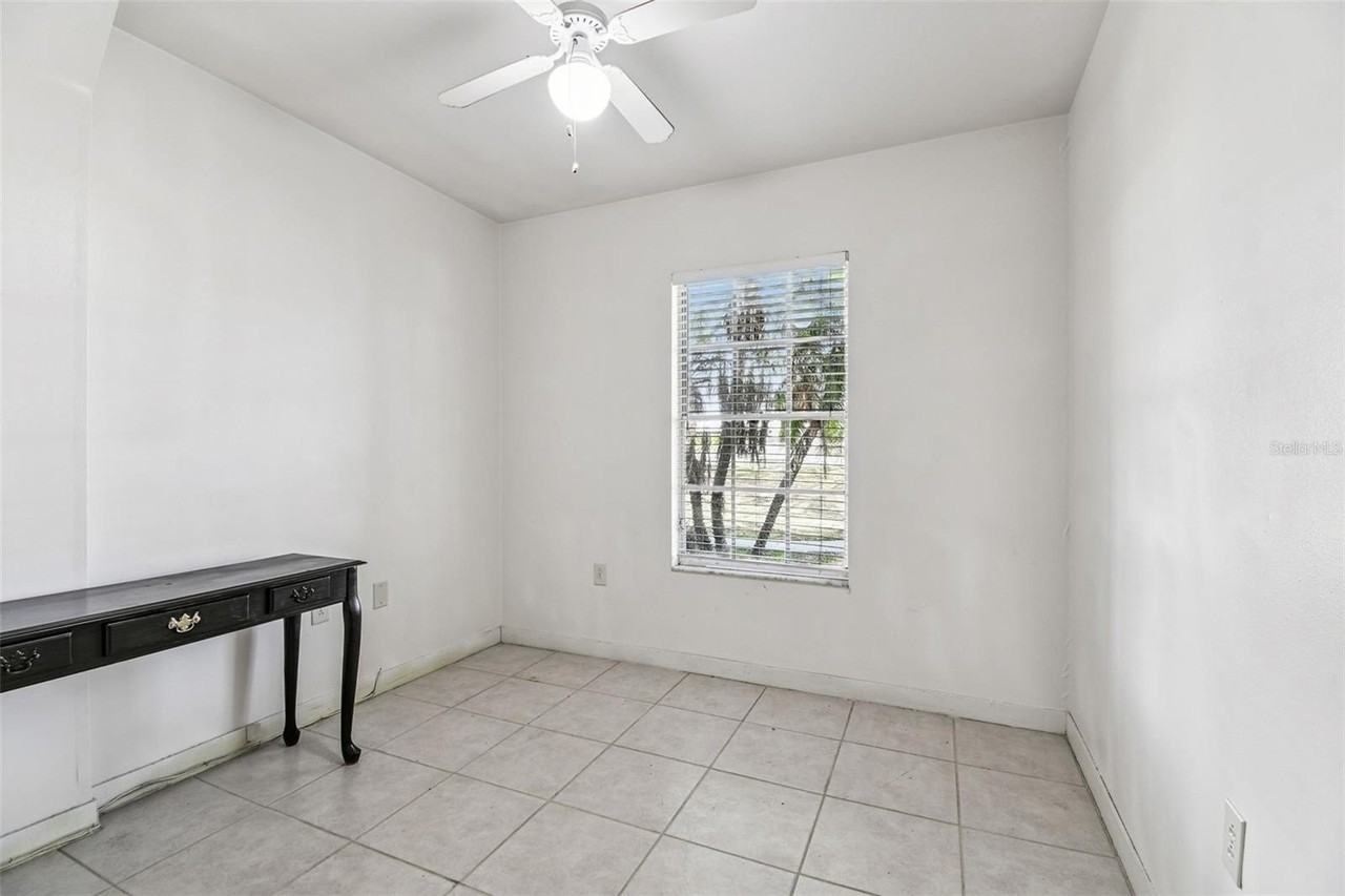 855 E Brandon Blvd - Photo 5 of 16