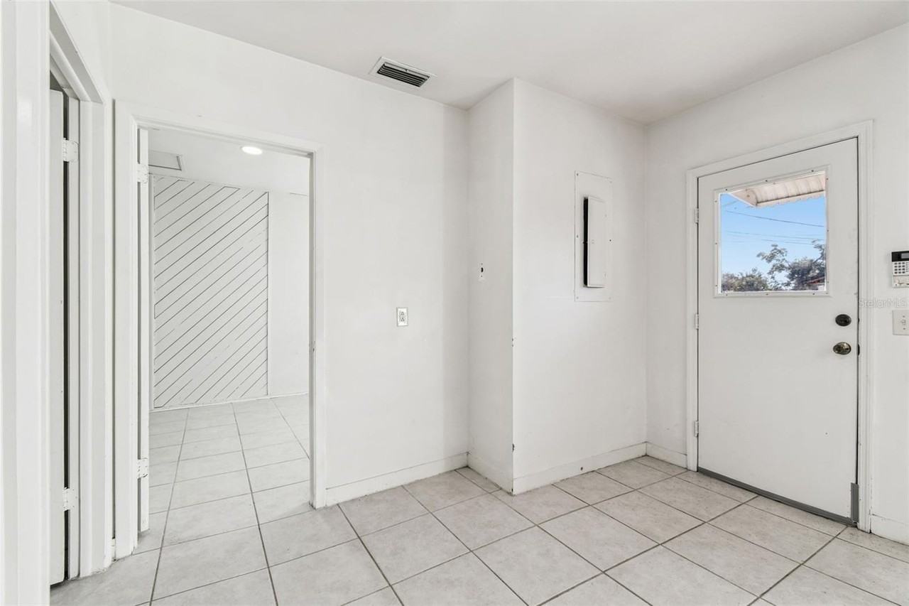 855 E Brandon Blvd - Photo 6 of 16