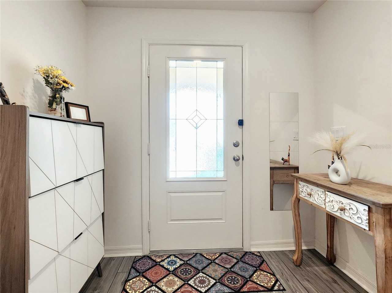 1679 Wynford Cir - Photo 3 of 30