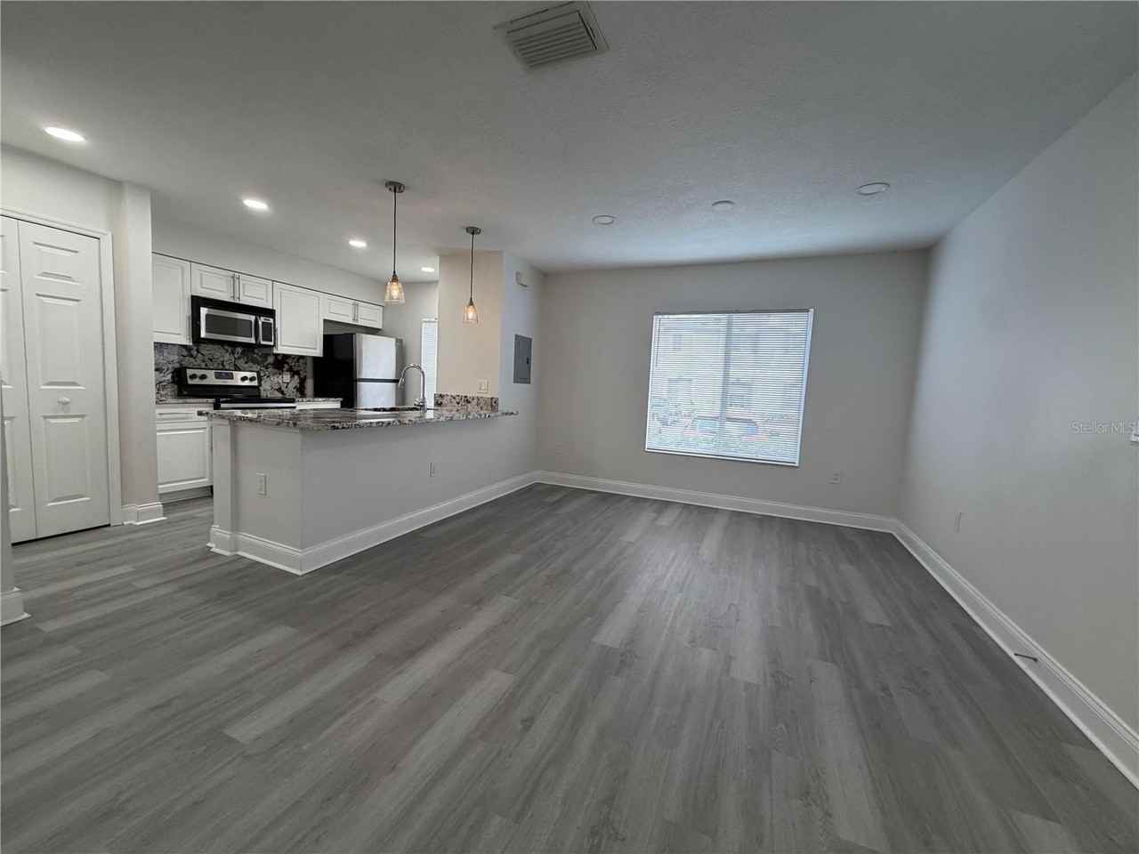 4105 Waterside Island Ct - Photo 3 of 18