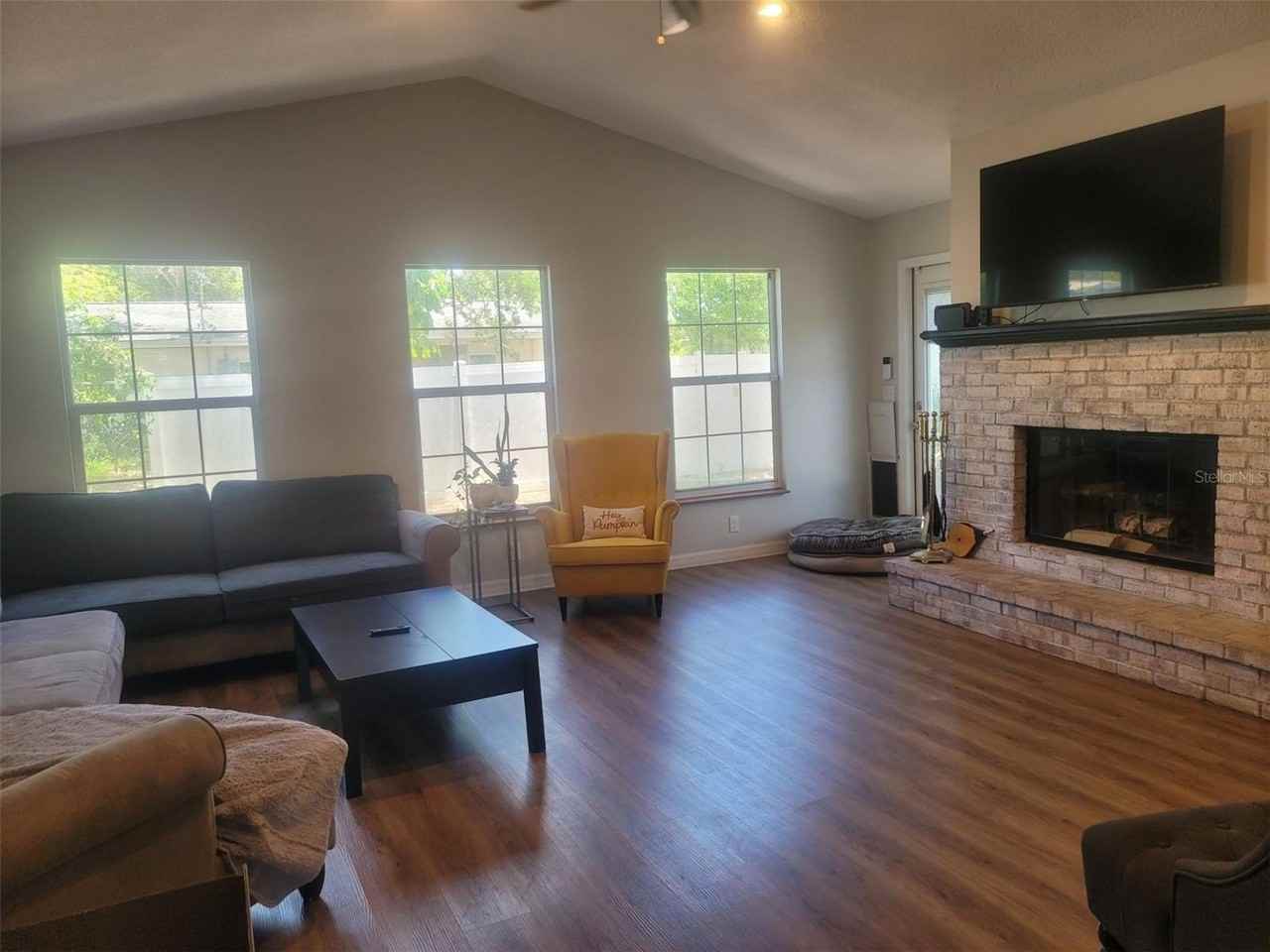 1714 Prince Philip St - Photo 2 of 36