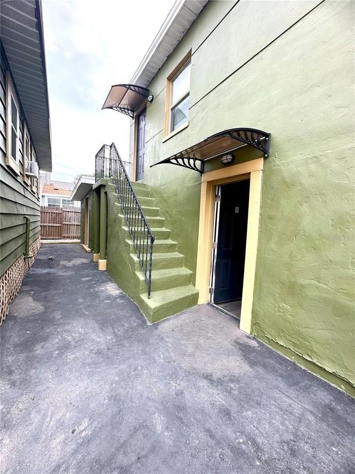 2907 N 15th St #D - Photo 2 of 24