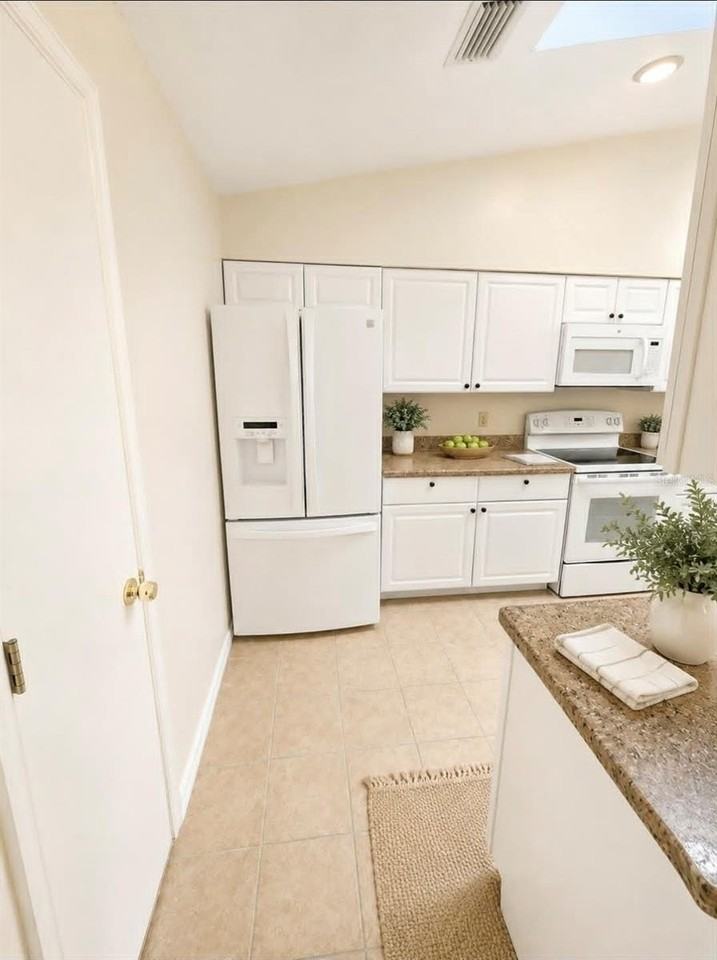 1203 Saxony Cir #C - Photo 4 of 17