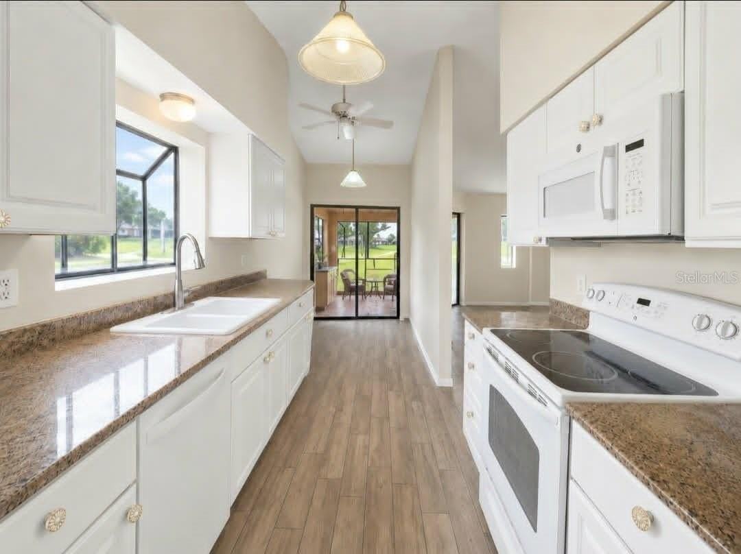 1203 Saxony Cir #A - Photo 5 of 18
