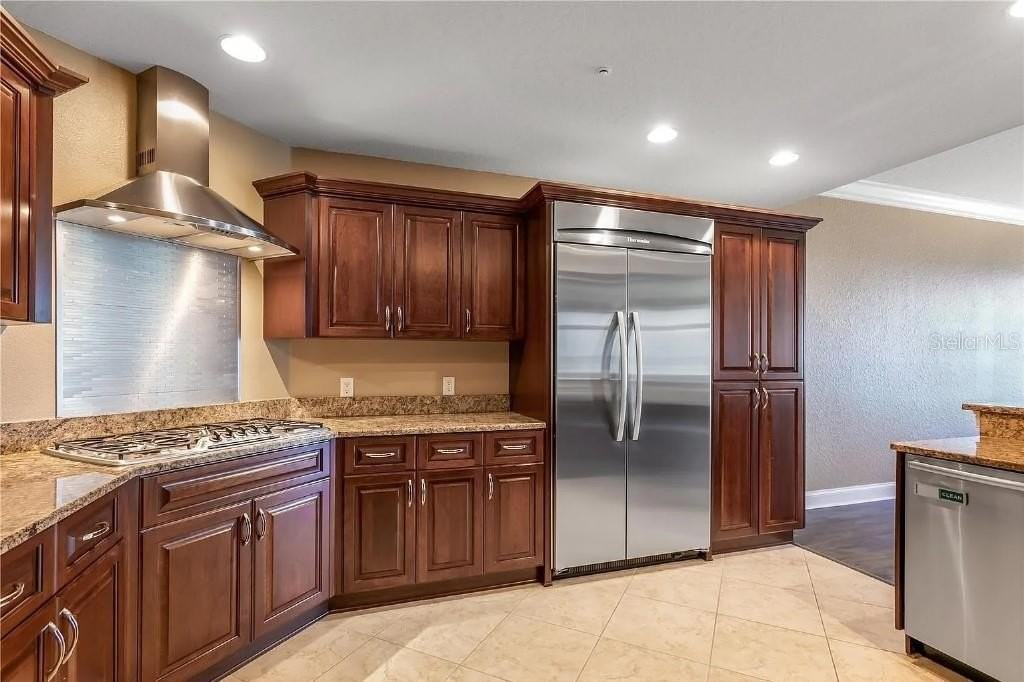 1714 Park St N - Photo 6 of 17