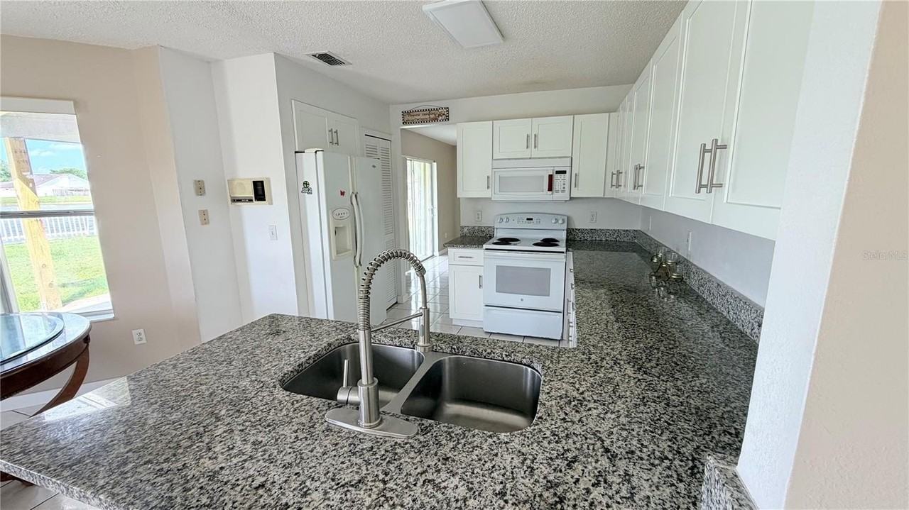 3113 Fairfield Dr - Photo 5 of 13