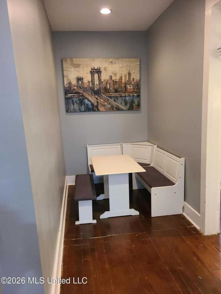 224 W Capitol St - Photo 6 of 18