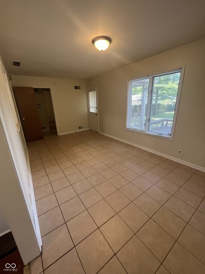 1126 Allison Ave - Photo 6 of 13