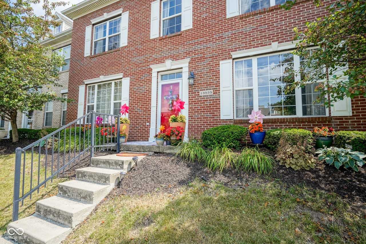 13535 Molique Blvd - Photo 2 of 44