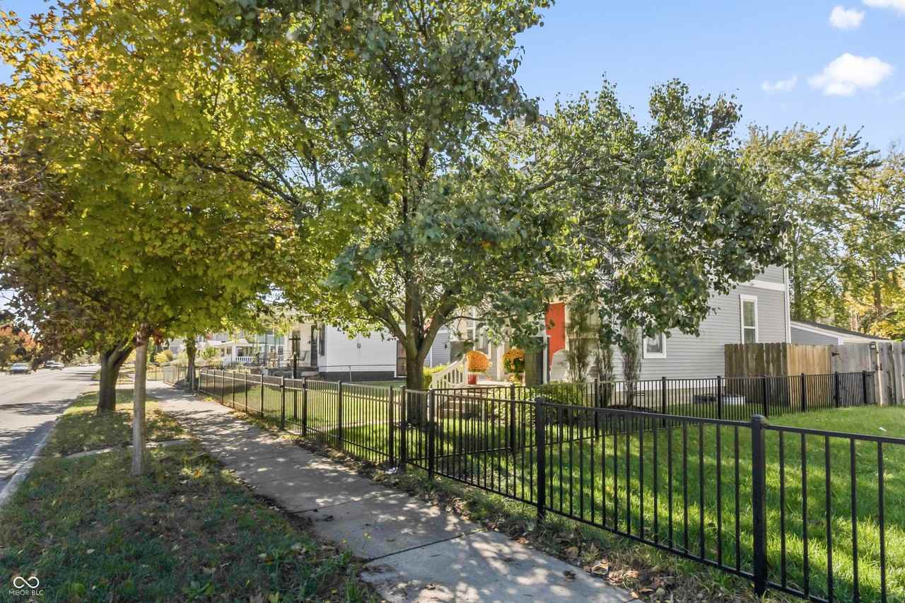 2410 N College Ave - Photo 4 of 50