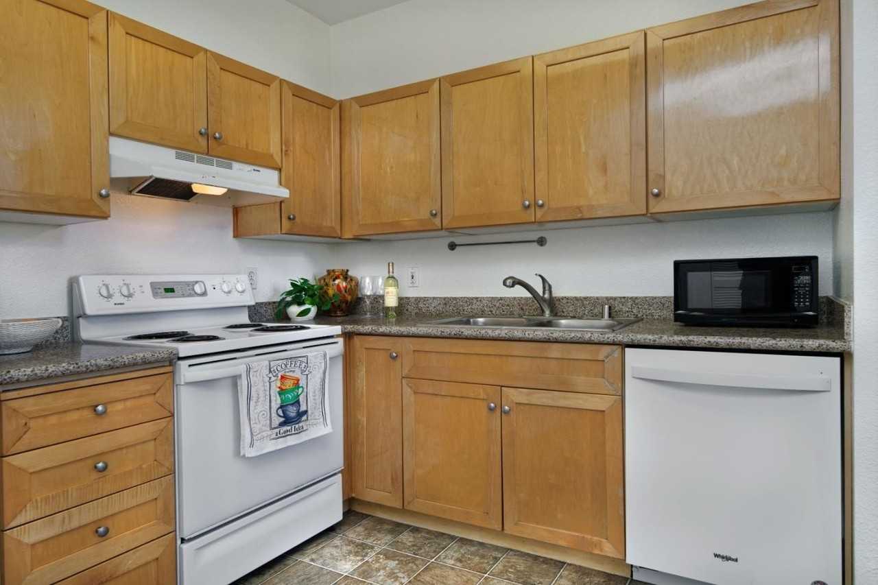 516 Martha St - Photo 3 of 13