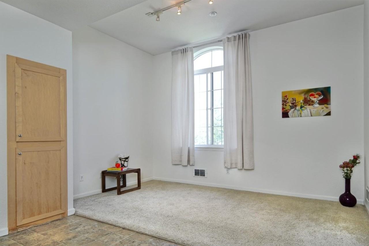 516 Martha St - Photo 4 of 13