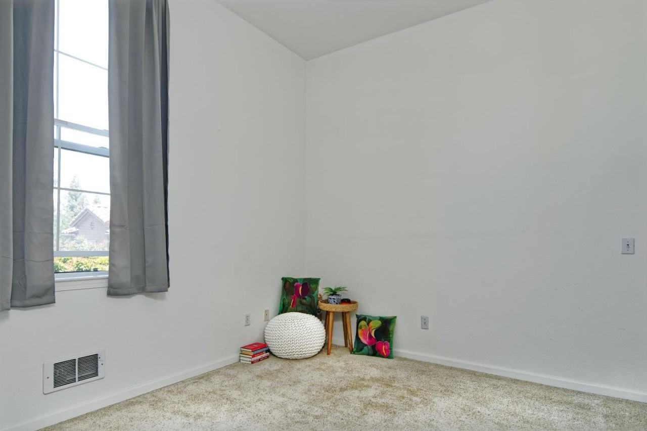 516 Martha St - Photo 6 of 13