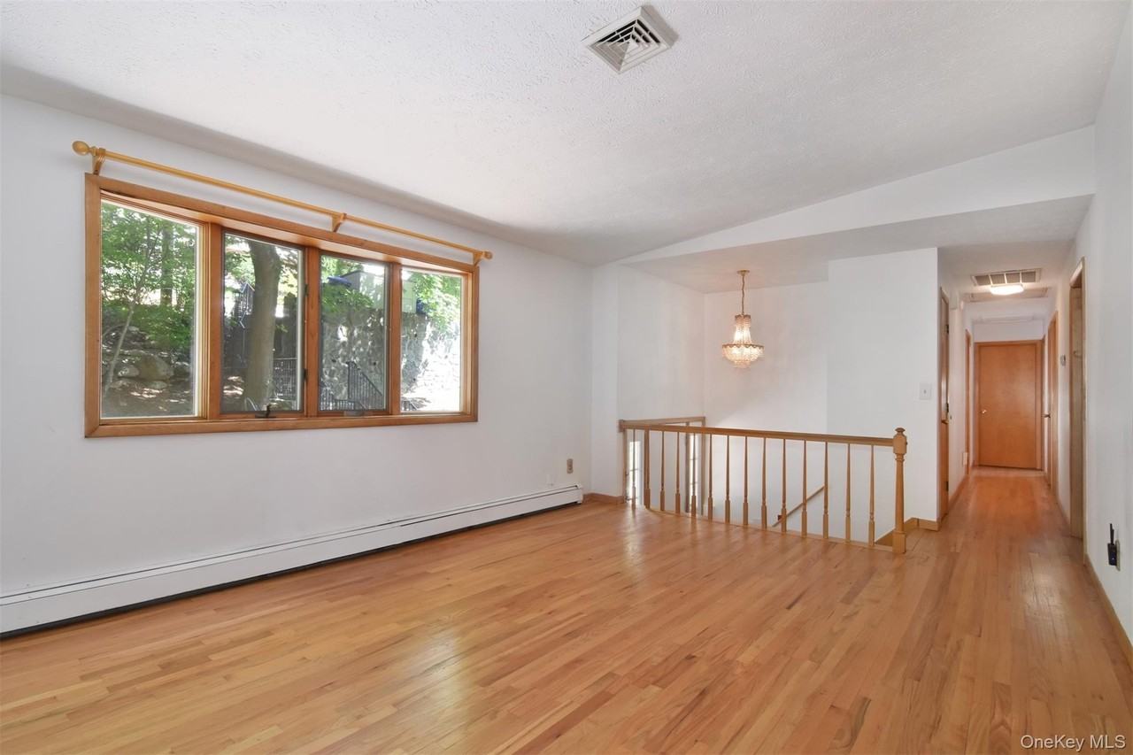 32 Springwood Ave - Photo 4 of 21
