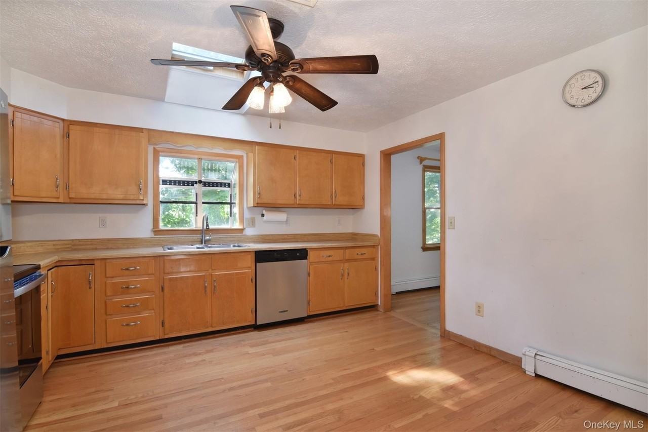 32 Springwood Ave - Photo 5 of 21