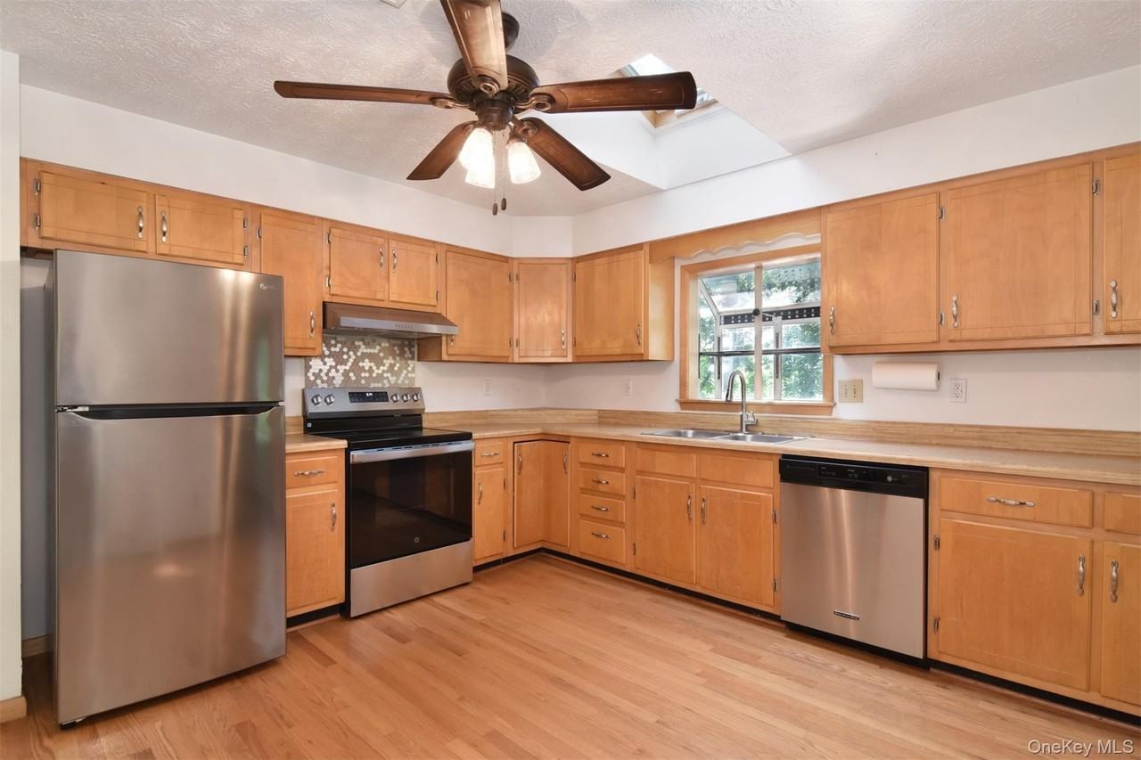 32 Springwood Ave - Photo 7 of 21