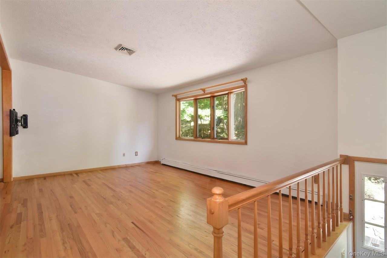 32 Springwood Ave - Photo 3 of 21