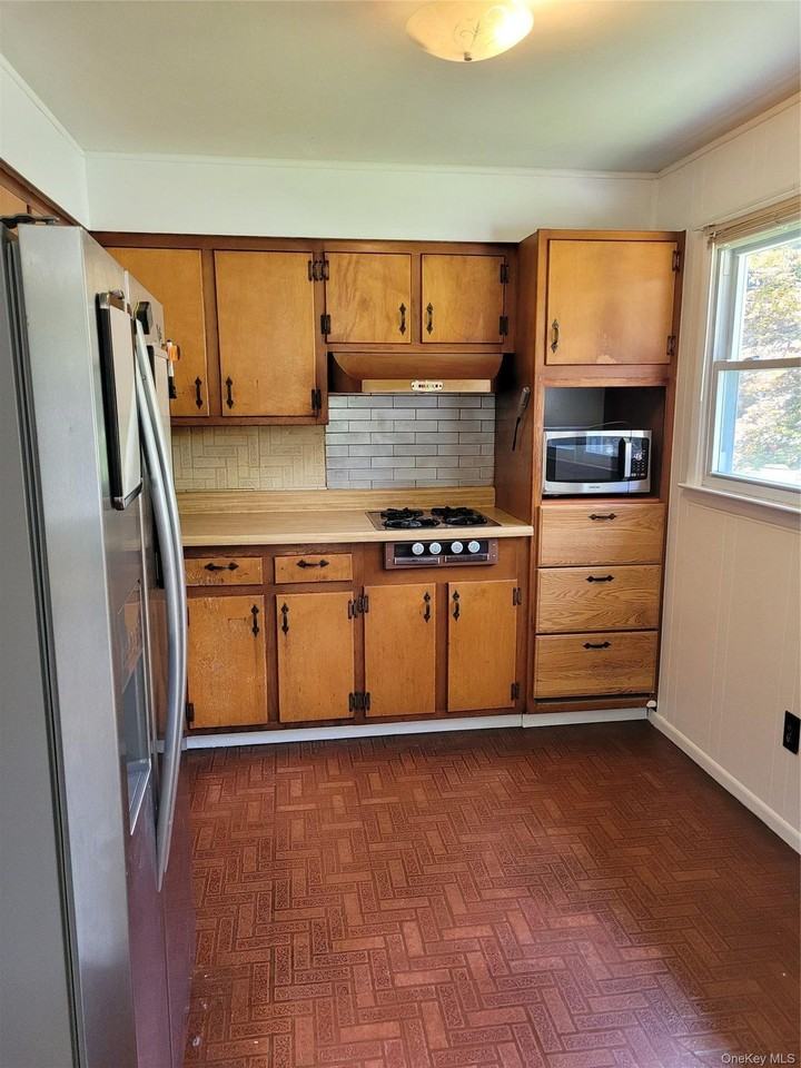 66 Phillips St - Photo 2 of 21