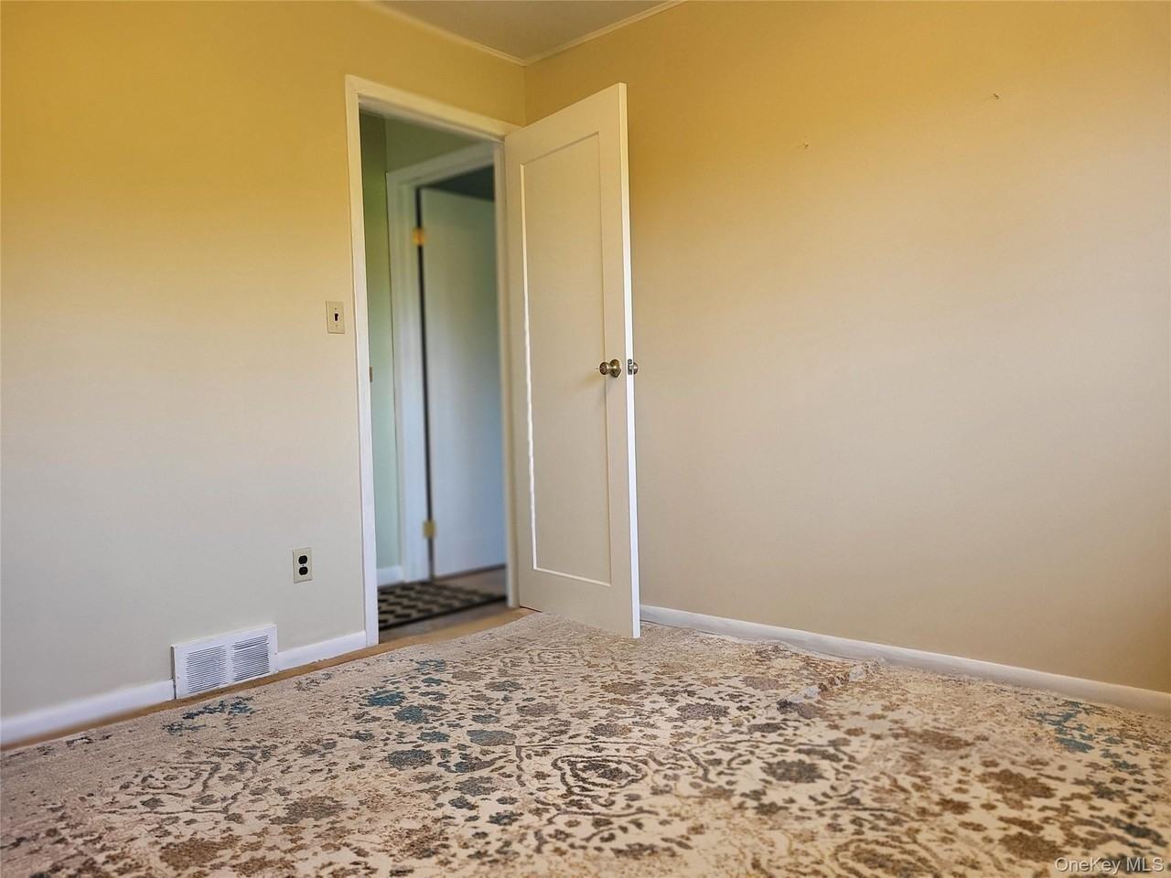 66 Phillips St - Photo 7 of 13